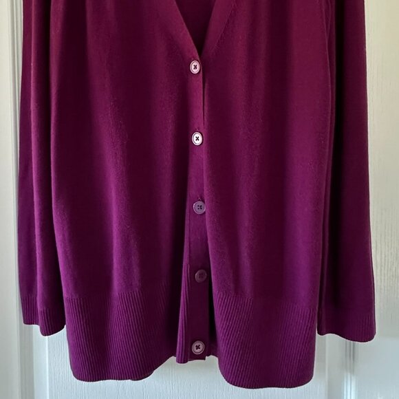 Talbots Boyfriend V-Neck Cardi Purple Mulberry L/S Sweater Misses Size Large NWT - Picture 5 of 6